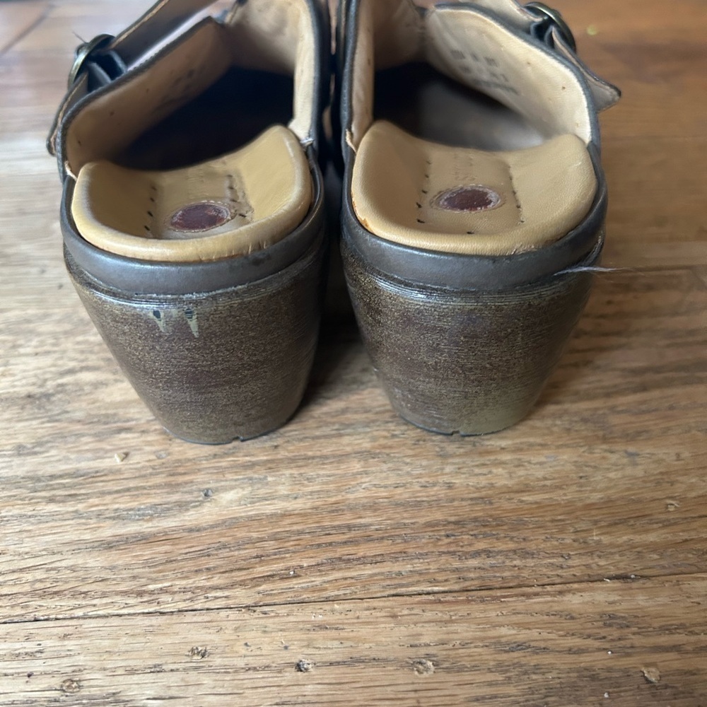 Clark's Unstructured Brown Leather Mules Clogs Stitched Blue Floral 8M - Picture 7 of 9